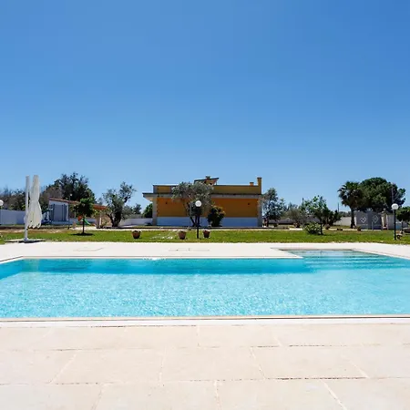 Petra Leccese - Art & Design With Pool 게스트하우스 3*