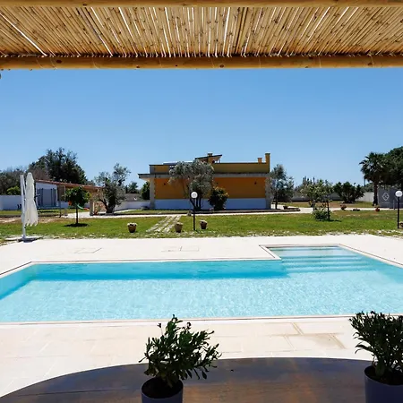Petra Leccese - Art & Design With Pool 3*