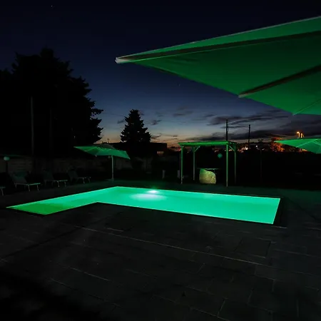 Petra Leccese - Art & Design With Pool 기우르디냐노