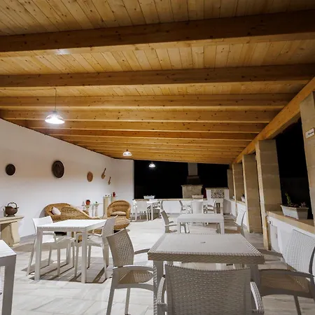 Petra Leccese - Art & Design With Pool جوردينيانو