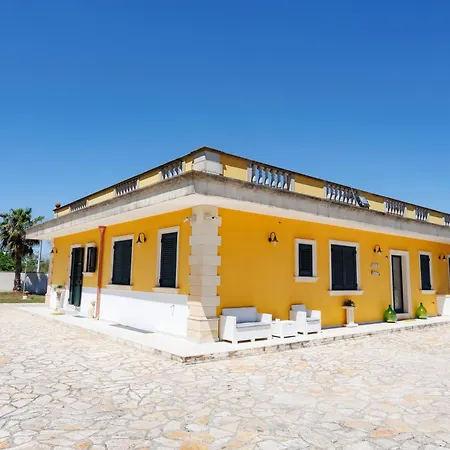 Petra Leccese - Art & Design With Pool 3*